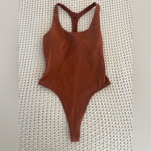 ALO - sleek back bodysuit